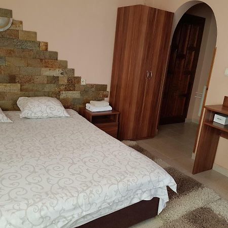 Family Hotel Zhelkovi - Olympia Kharmanli Exterior photo
